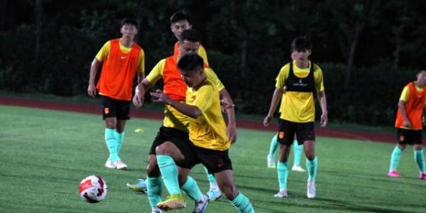 2天4练！男足亚运队狂奔ing 主帅最看重“阅读比赛”