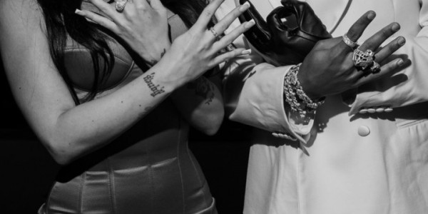 亚马尔与绯闻女友机场同行曝光，随后下榻同一酒店引发关注